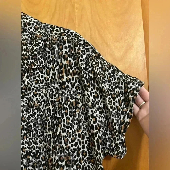 Beach Lunch Lounge Button Down Short Sleeve that Ties Leopard Size Large NWT - Picture 8 of 12